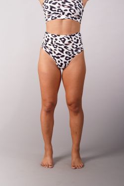 High Waisted Scrunch Shorts - Leopard